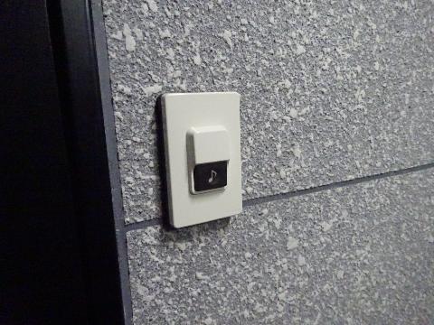 イーズ南春日丘　セキュリティ　玄関チャイム