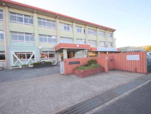 小学校　奈良市立大安寺西小学校（小学校）まで1438m