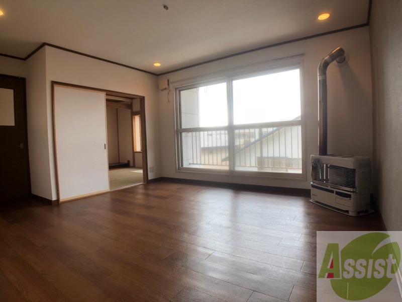 居室・リビング　広くてキレイなお部屋が広がっていて、充実した生活が送れそう。