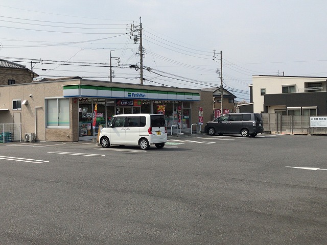 コンビニ　ファミリーマート（コンビニ）まで774m