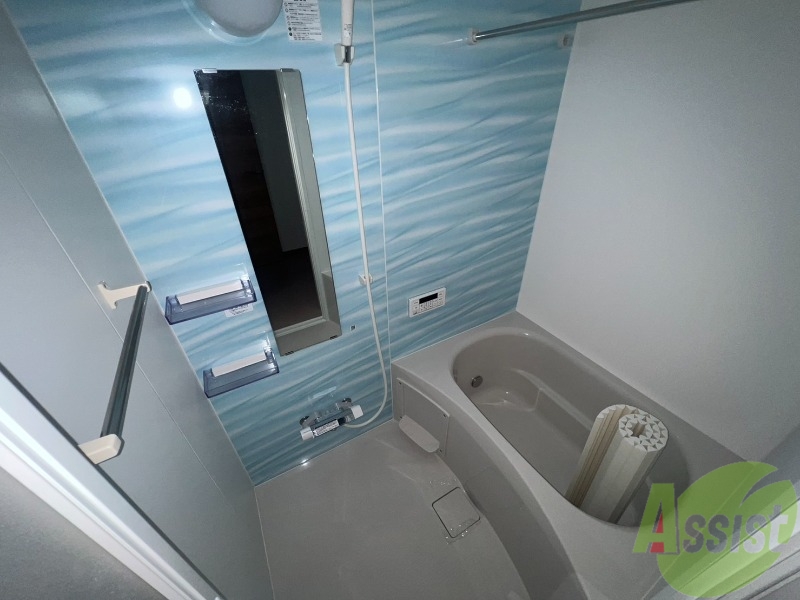 バス・シャワールーム　浴室はゆったりと浸かれるサイズ感になっています。