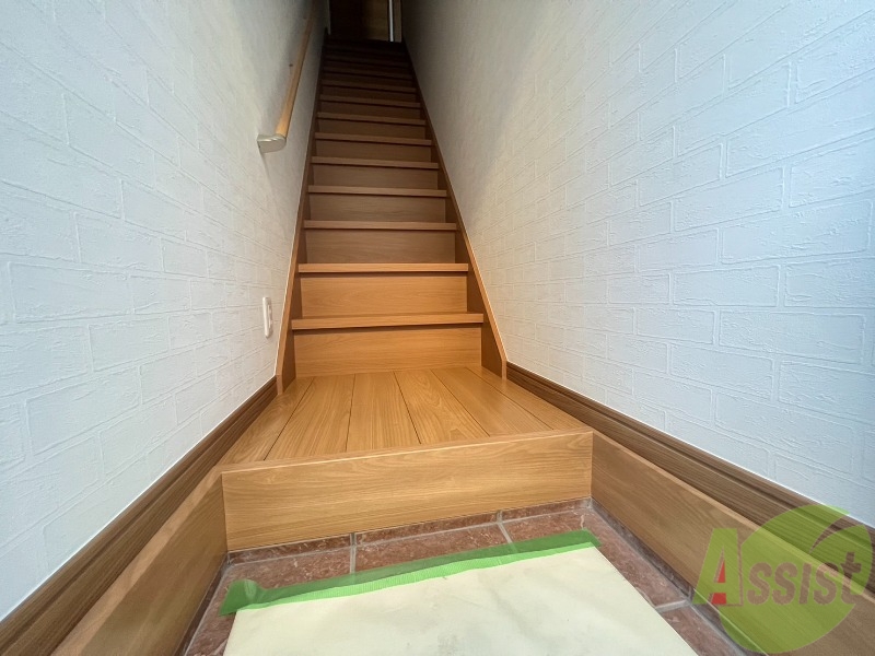 玄関　玄関から撮影しました。敷居が高くなくて安心ですね。