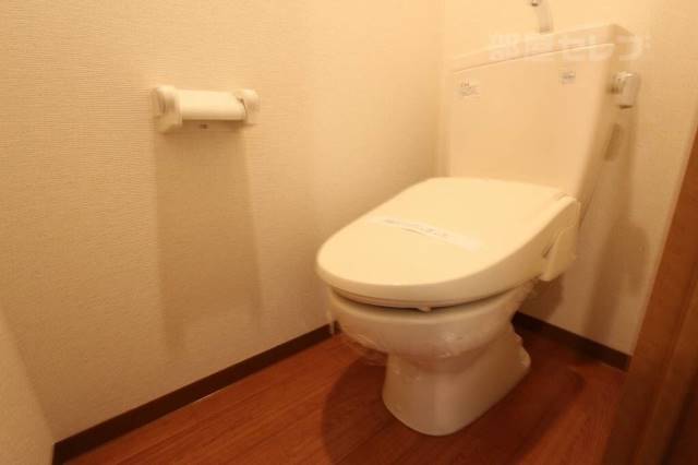 トイレ　ウォシュレットも付いてます。