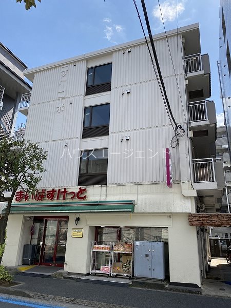 建物外観　お買い物にも便利です。