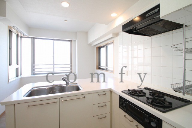 キッチン　ガス３口システムキッチン