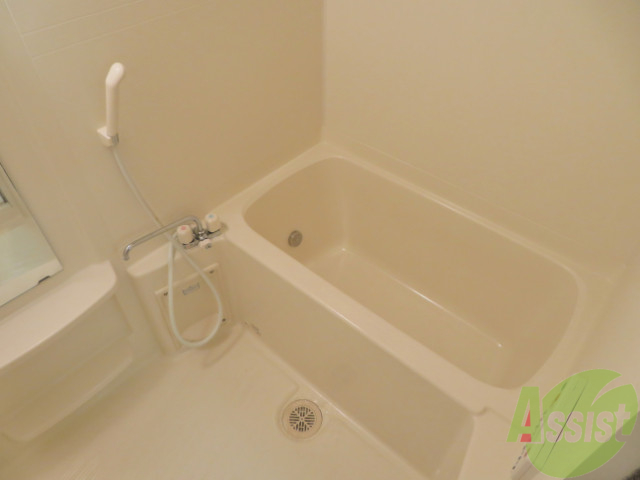 バス・シャワールーム　浴室は追焚機能、浴室乾燥機付きです。一日の疲れも取れそうです