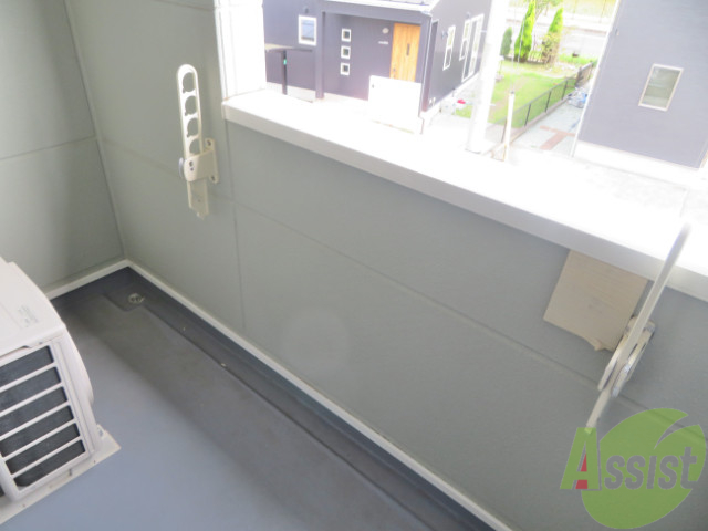 バルコニー　バルコニーは長さも幅も丁度いい広さですね。