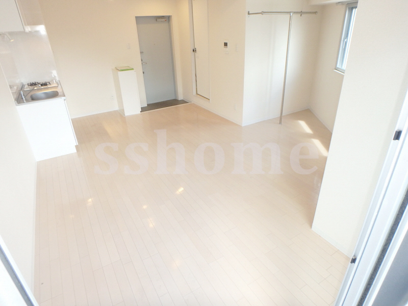 居室・リビング　白基調で明るいお部屋