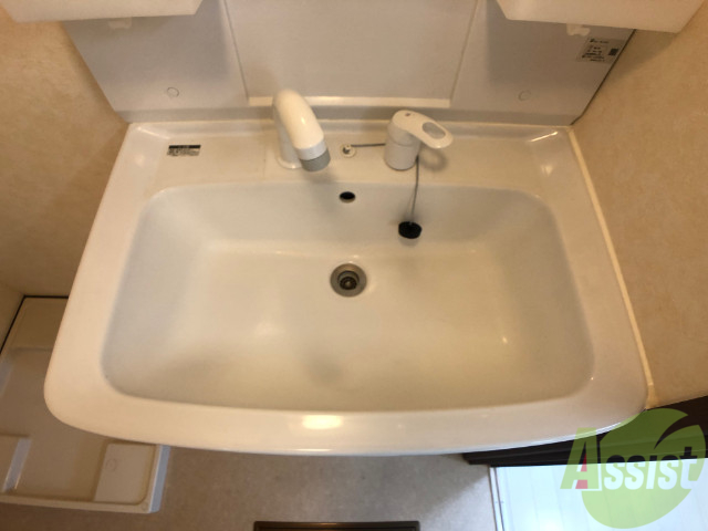 洗面設備　洗面化粧台は毎日の身だしなみに大活躍ですね