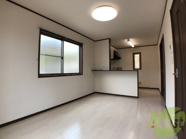 居室・リビング　１０．５帖、カウンターのあるリビングはすてきですね