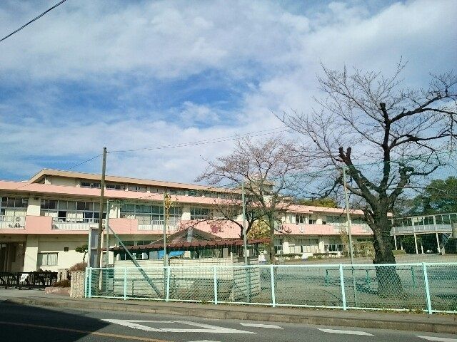 小学校　市立岩鼻小学校（小学校）まで750m
