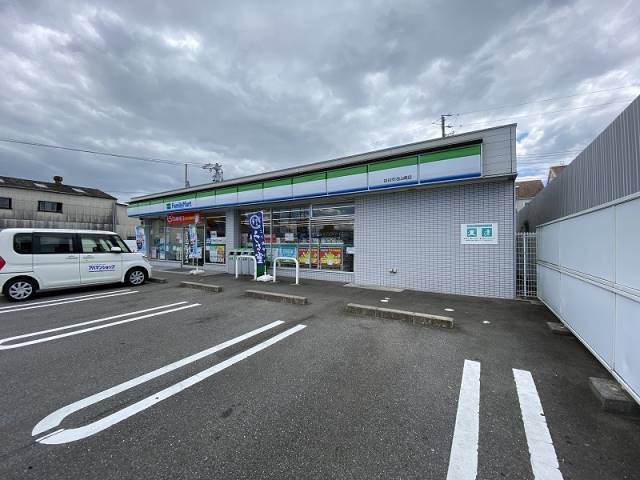 コンビニ　ファミリーマート（コンビニ）まで2400m