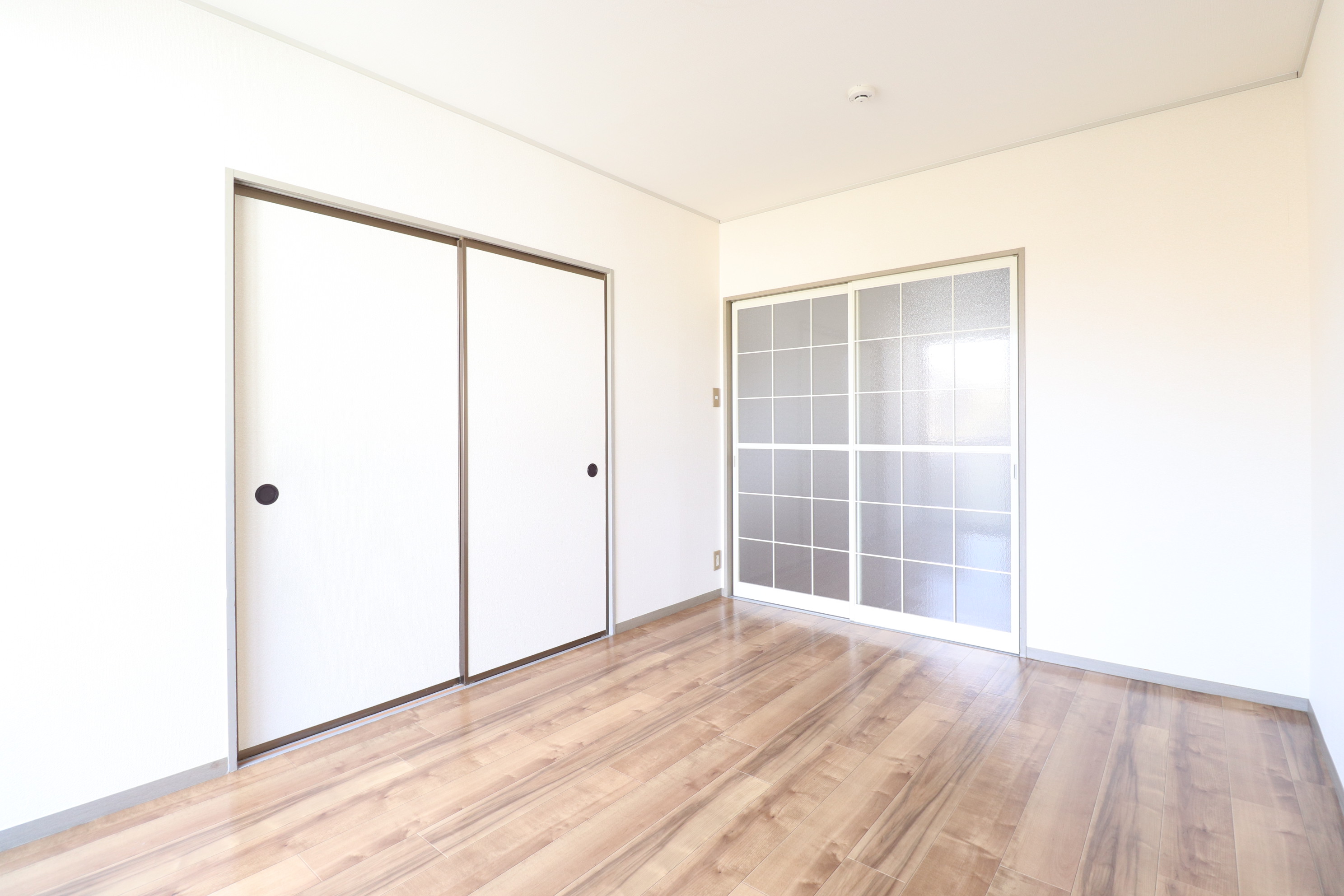 居室・リビング　6帖のゆったり広々と過ごしていただけるお部屋です♪