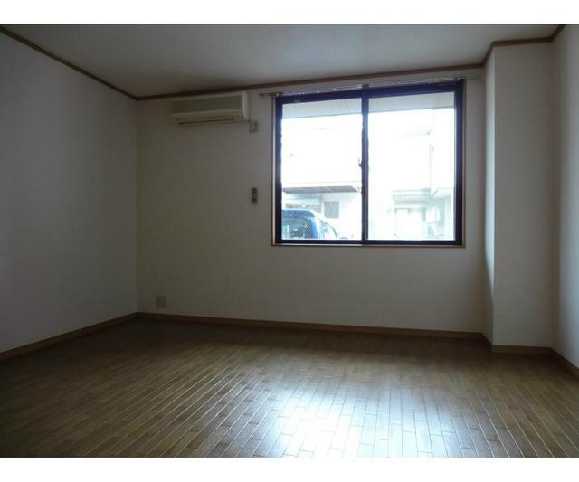 居室・リビング　広々とした室内です。