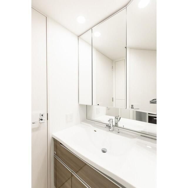 洗面設備　脱衣スペースもあります