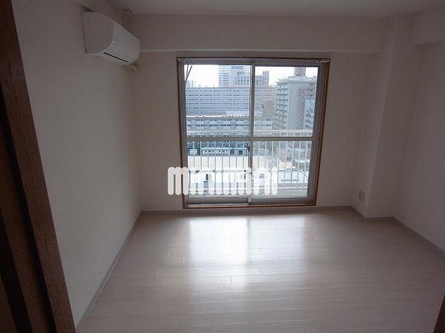 居室・リビング　間口の広いお部屋です