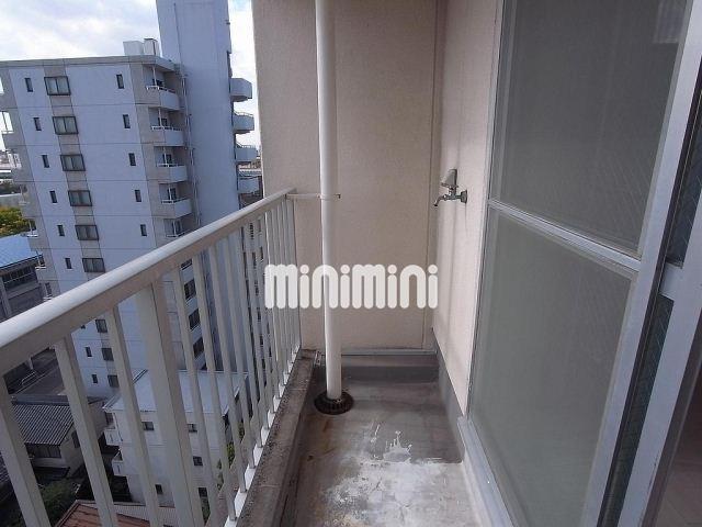 バルコニー　ベランダには洗濯機置場があります