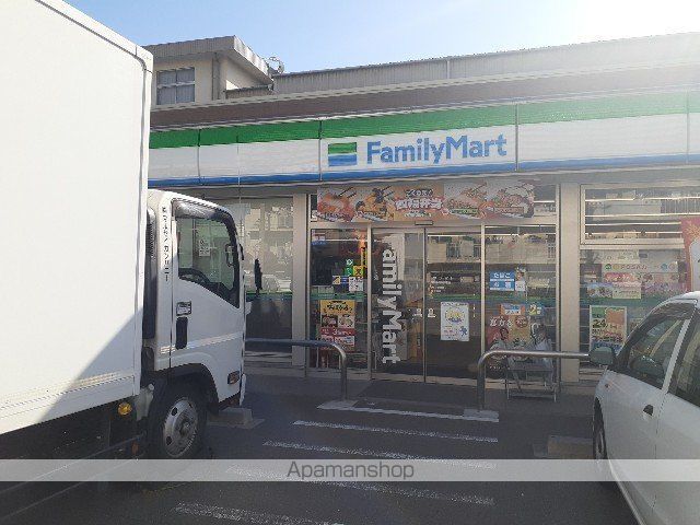 コンビニ　ファミリーマート（コンビニ）まで200m
