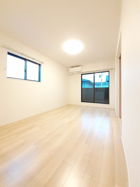 居室・リビング　※写真は別号室のものですので現状優先とさせていただきます