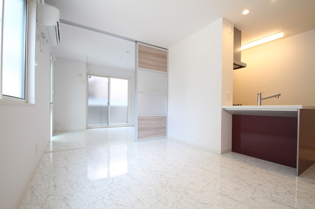 居室・リビング　ＬＤＫ、洋室は大理石調アートフロア！