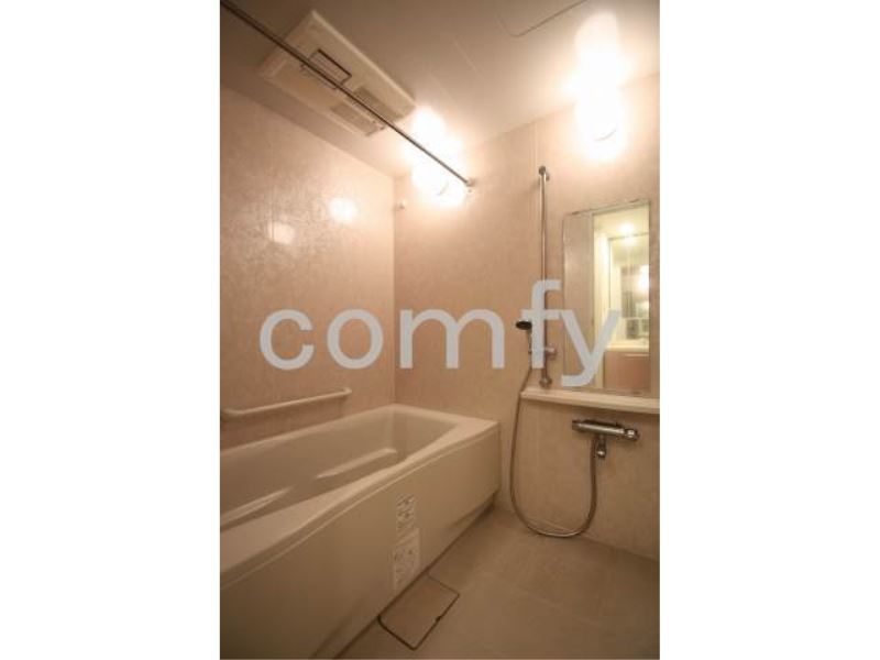 バス・シャワールーム　ゆとりあるバスルーム