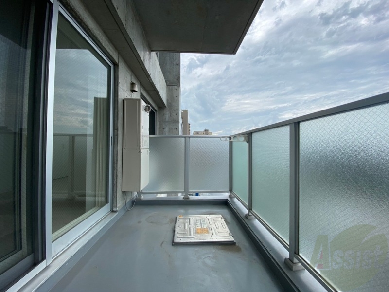 バルコニー　バルコニーは幅があり、広い印象を受けました。