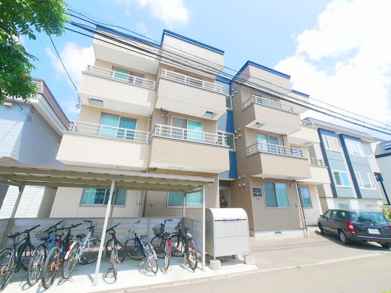 建物外観　東北通沿いに建つ陽当たり良好のお部屋です♪