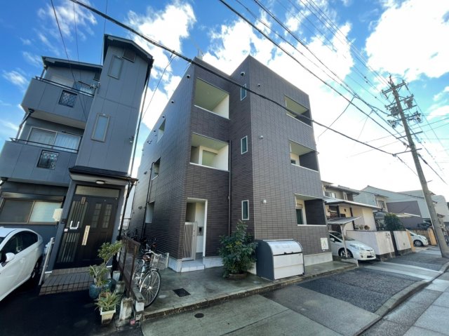 建物外観　シャルムII