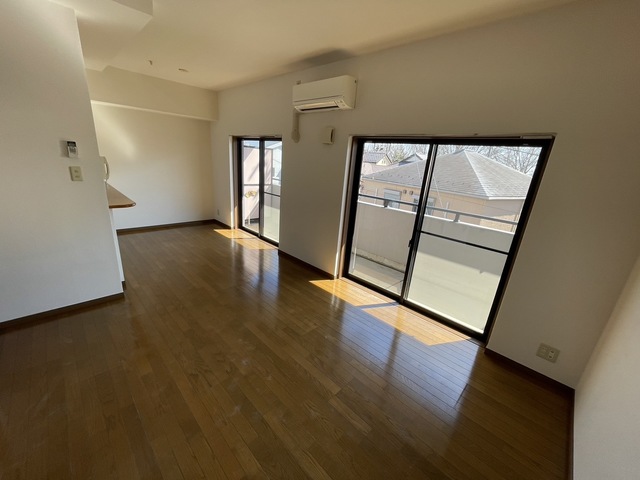 居室・リビング　別部屋参考写真です