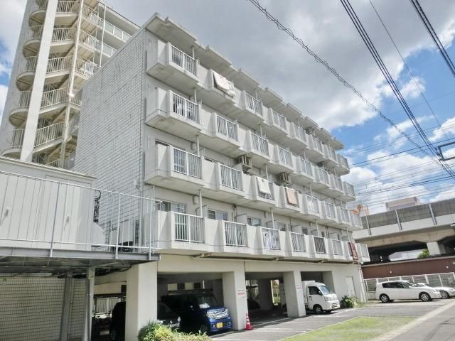 建物外観　エレベーター付きの管理体制良好のマンションです。