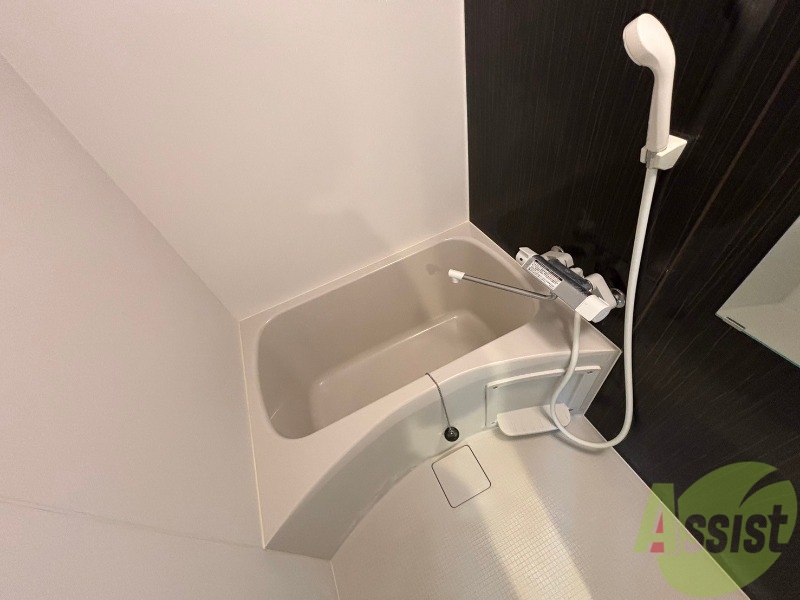 バス・シャワールーム　ユニットバスです。疲れを癒すのに欠かせませんね！