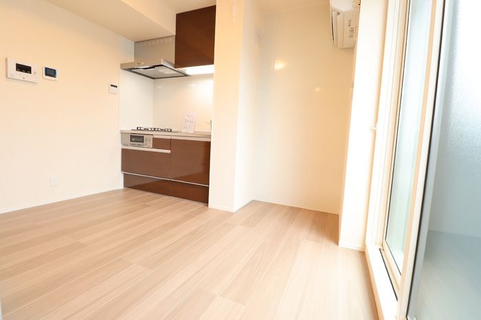 居室・リビング　☆明るい洋室☆