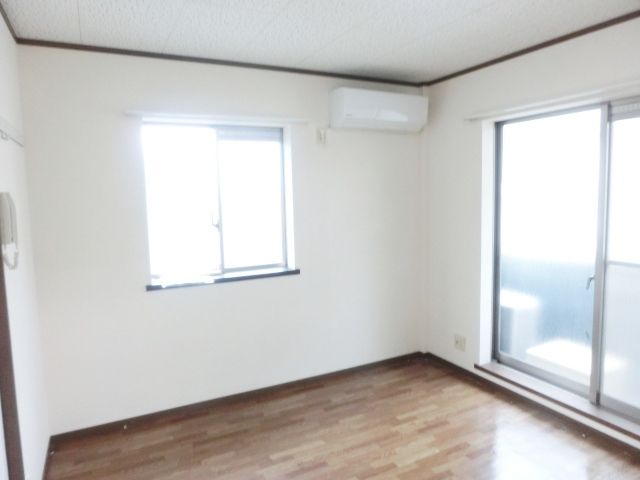 その他部屋・スペース　2面採光で明るいですね