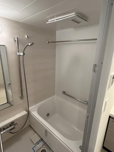 バス・シャワールーム　落ち着いた空間のお風呂です