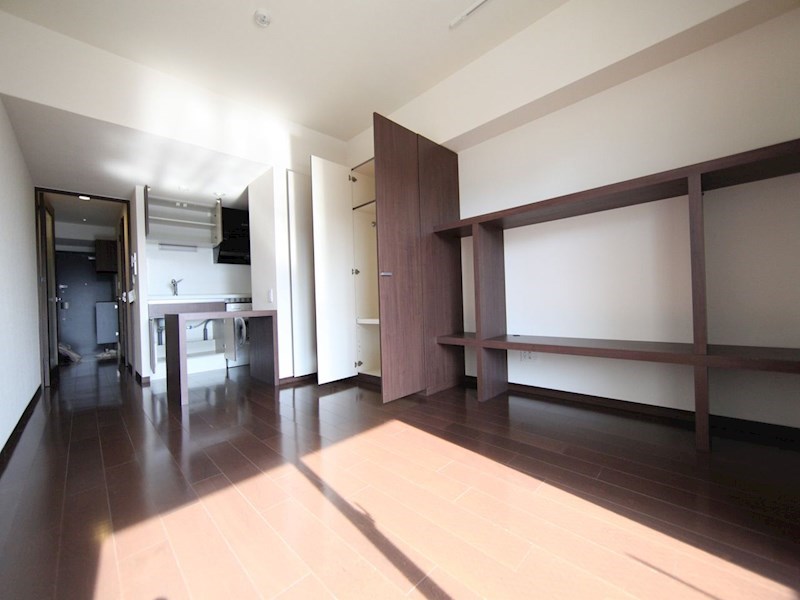 居室・リビング　洋室10.2帖　クローゼット（収納充実してます）