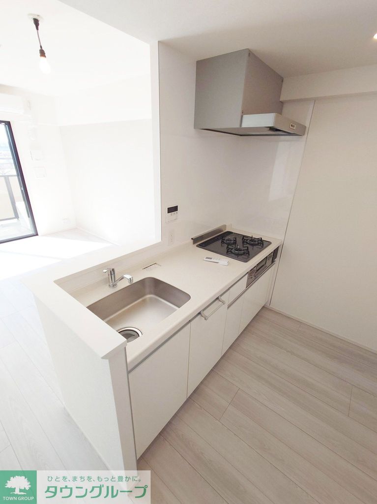 キッチン　※同間取りのお部屋です。階数によって色合いが異なります。