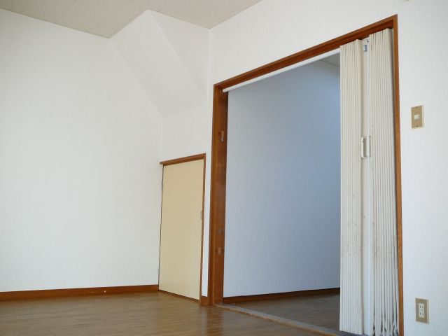 その他　アコーデオンカーテンを開けて広いリビングとして。