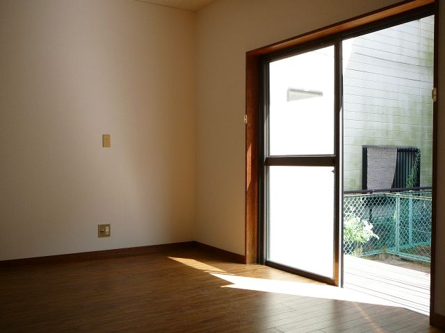 居室・リビング　お庭につながる居間。