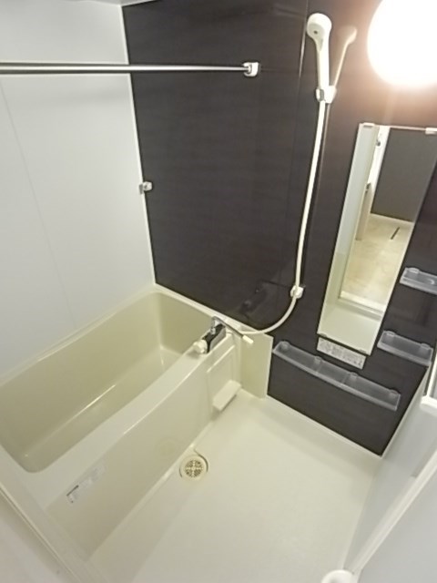 バス・シャワールーム　落ち着いた空間のお風呂です