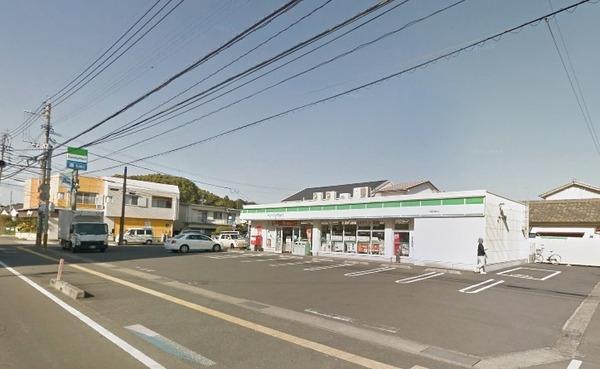 コンビニ　ファミリーマート宮崎学園前店（コンビニ）まで698m