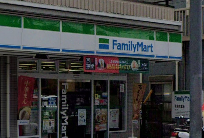 コンビニ　ファミリーマート（コンビニ）まで693m