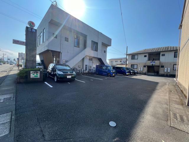 駐車場　駐車場