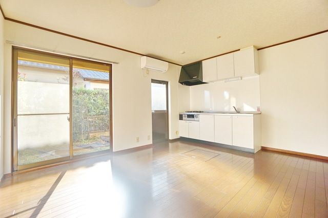 居室・リビング　※別部屋参考写真です