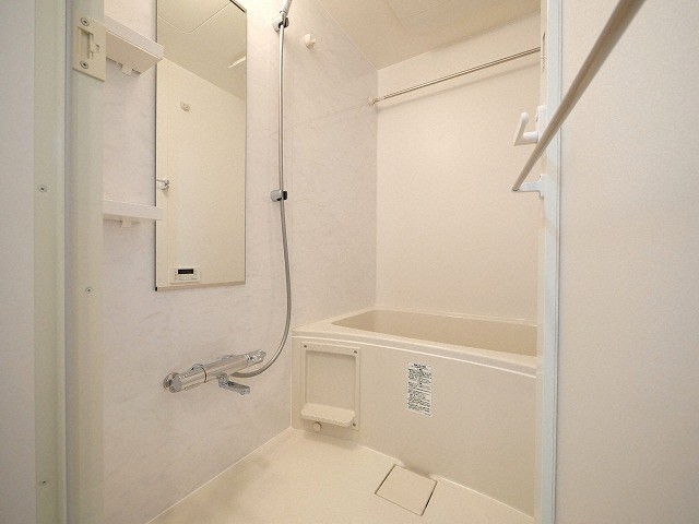 バス・シャワールーム　コンパクトで使いやすいお風呂です