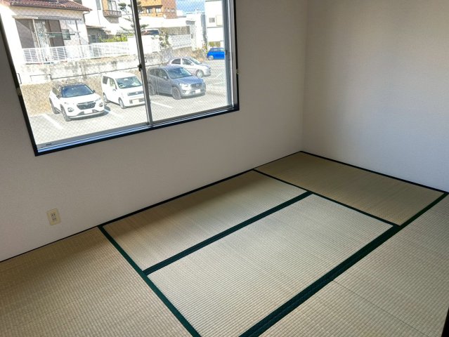 居室・リビング　和室ならではの温かな和の空間で寛ぎの時間を過ごせます