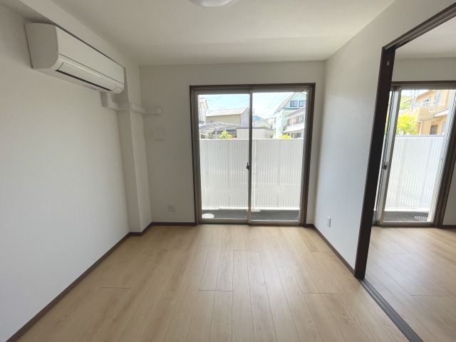 居室・リビング　こちらの居間で趣味の時間をお楽しみください