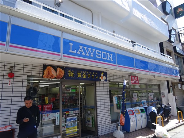 コンビニ　ローソン 下北沢駅西口店（コンビニ）まで45m