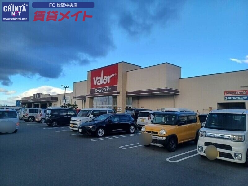 ホームセンター　ホームセンターバロー松阪店（ホームセンター）まで571m