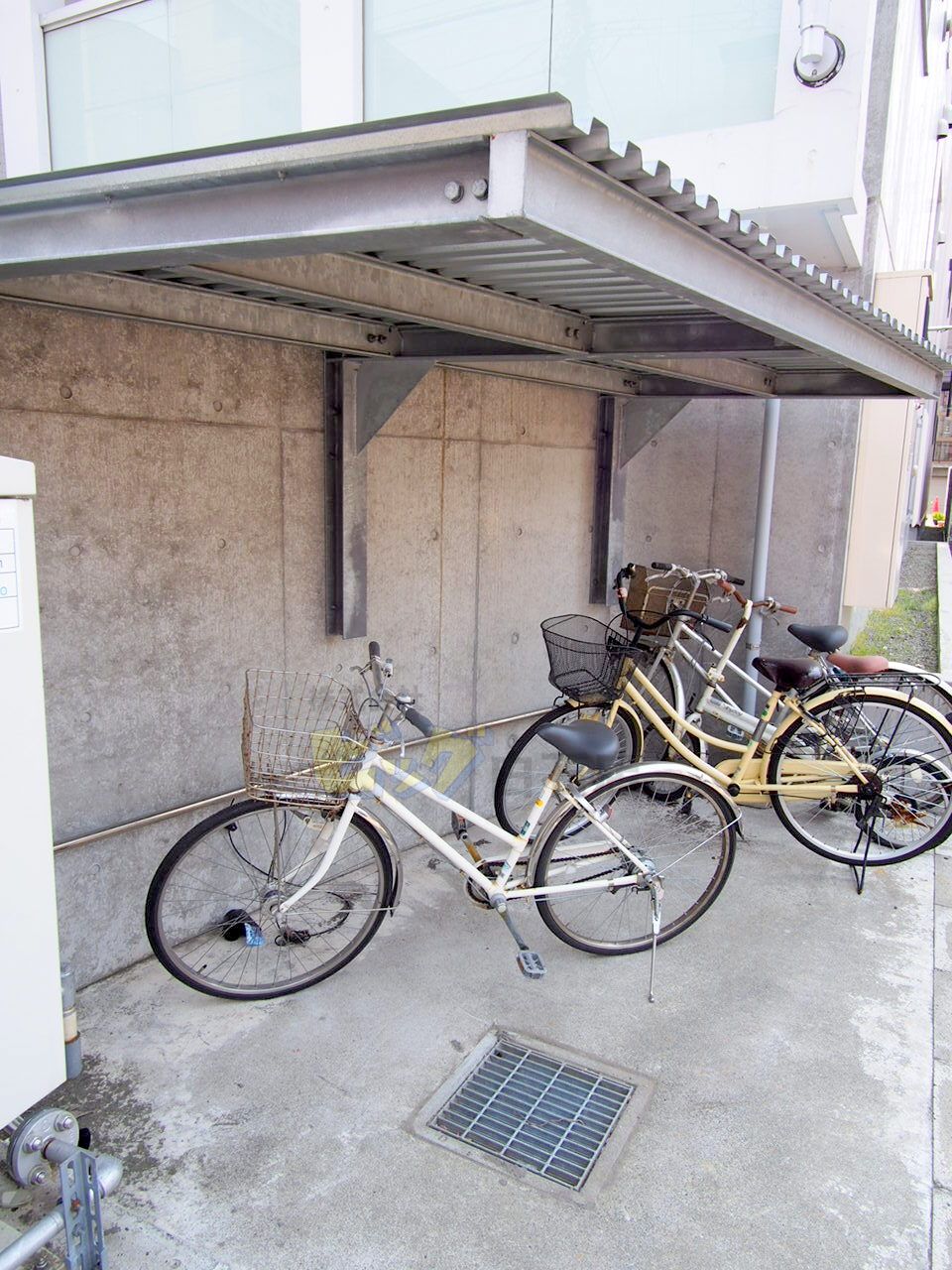 その他共有部分　屋根付き駐輪場完備しています♪