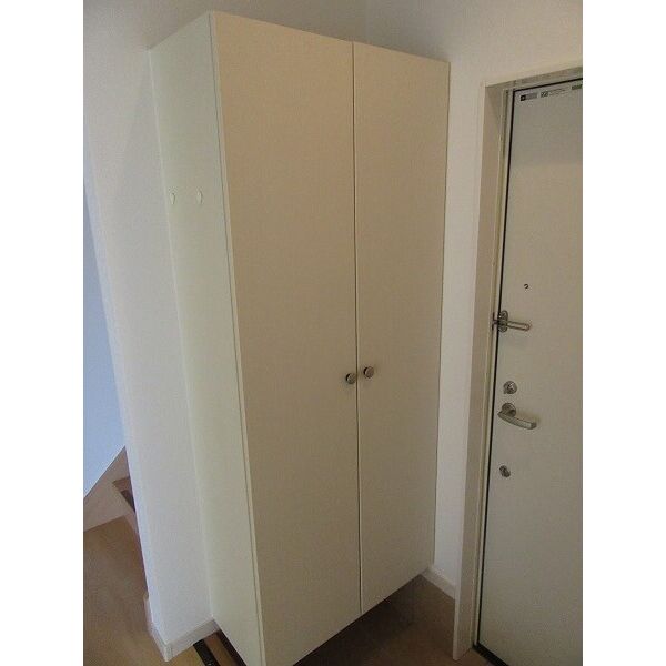 玄関　室内写真は別部屋の写真です。